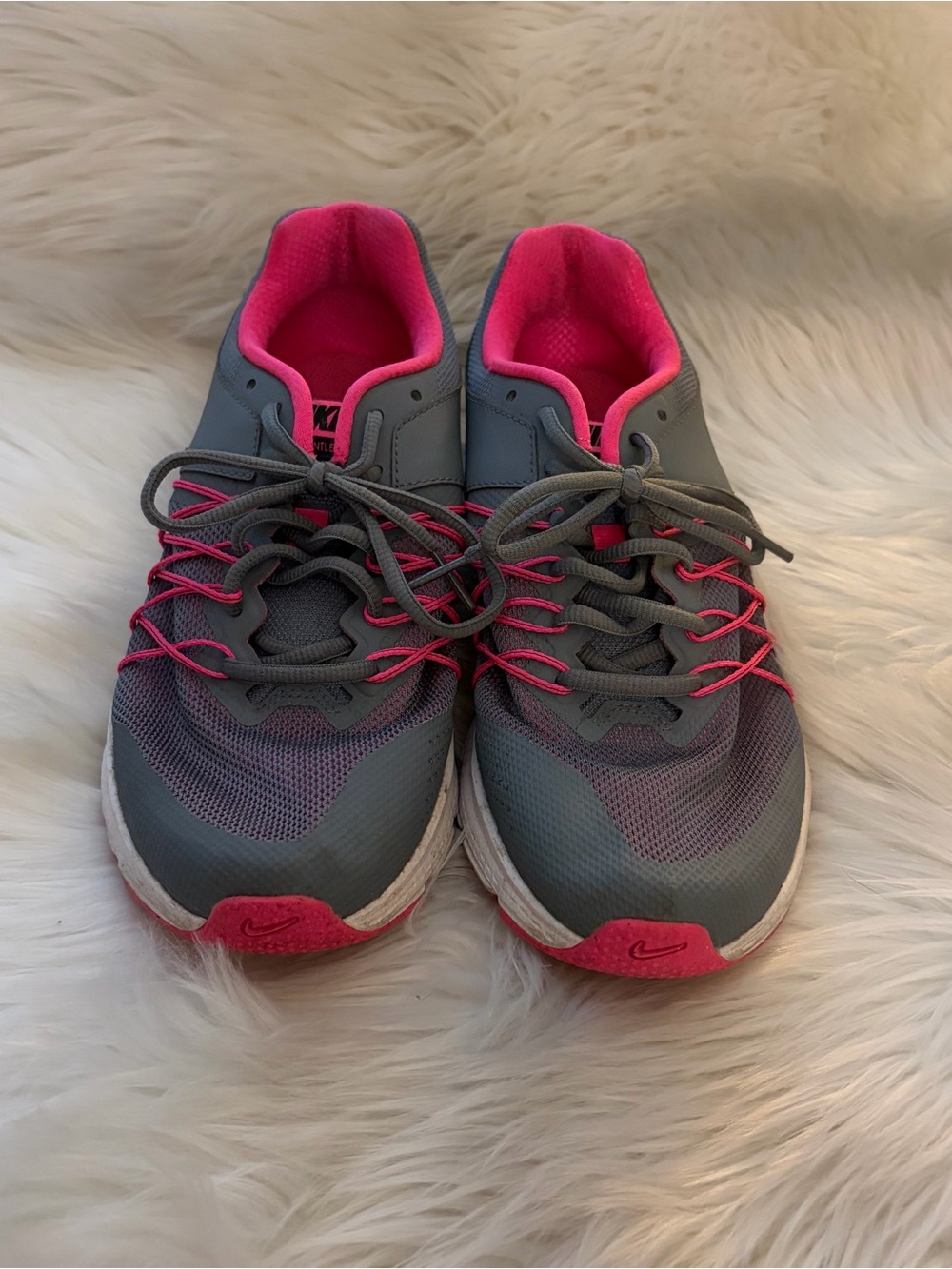 Nike Women’s Gray and Hot Pink Athletic Running Sneakers - Picture 3 of 6